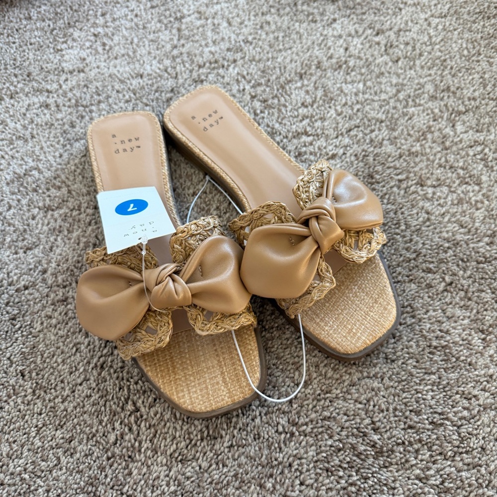 A New Day Tan Raffia Bow Slide Sandals Size 7